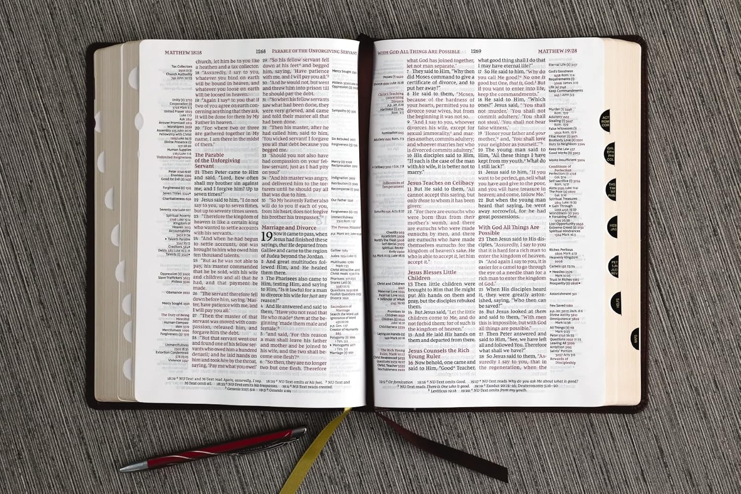NKJV, Thompson Chain-Reference Bible, Large Print, Leathersoft, Brown, Red Letter, Thumb Indexed, Comfort Print